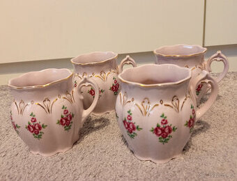 Hrnečky z růžového porcelánu