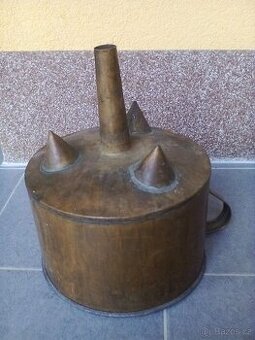 nálevka na víno do sudů