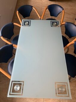 Skleněný stůl a židle