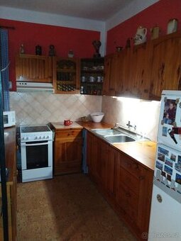 Kuchyňská linka z masivu