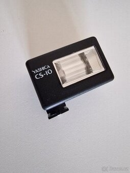 Blesk YASHICA.  Plne funkčný.