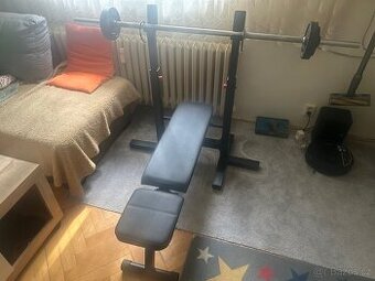 Posilovací lavice s činkou