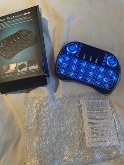 Bezdrátová podsvícená mini klávesnice s touchpadem TV BOX