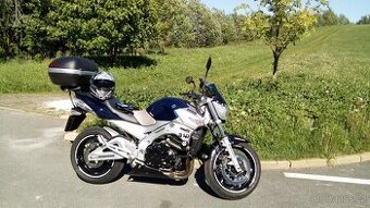 SUZUKI GSR 600