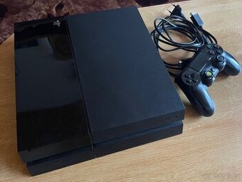 PS4 Playstation 4 + ovladač + nabíječka + 3x kabel + knihy