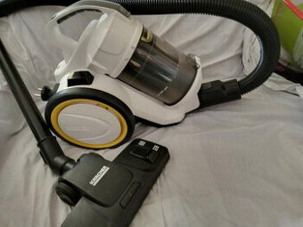 NOVÝ bezsáčkový vysavač Karcher