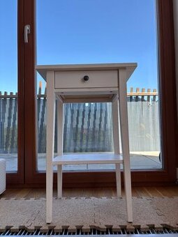 HEMNES Ikea noční stolek