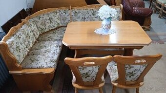 Masivní rohová lavice + 2x židle + rozkládací stůl