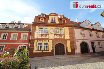 Vyjímečná nabídka domu v historickém centru Chebu se čtyřmi 