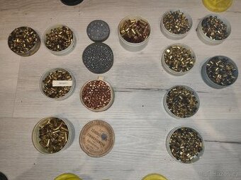 Sbírka nastrelovaku, diabolek aj.