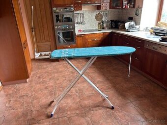 Žehlicí prkno Leifheit Airboard Compact M