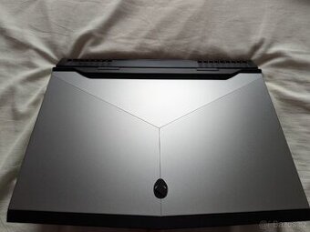 Alienware 17 R4 i7-7820HK GTX1080 120 Hz QHD - na díly