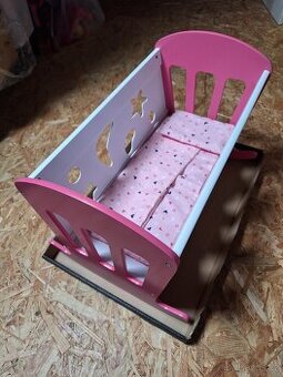 dřevěná postýlka pro panenky