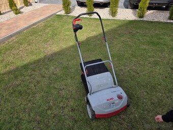 Elektrický vertikutátor