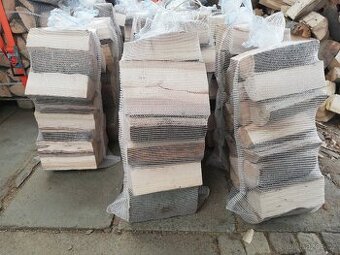 BUK - suché dřevo přes 3 roky v pytlích