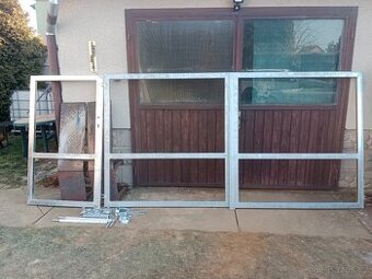 Dvoukřídlá brána 300  cm x 150 cm