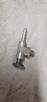 Stadion S11- benzínový kohoutek