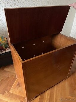 Zachovalý peřiňák, celodřevěný