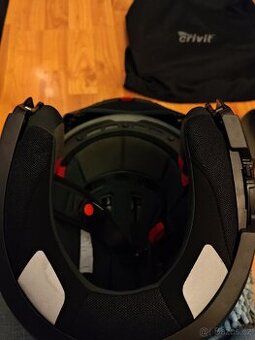 M odklápěcí černá helma Crivit málo používaná