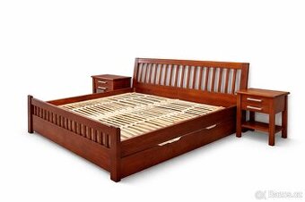 Postel s nočními stolky z masivu