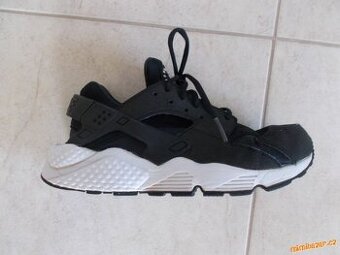 Botasky NIKE AIR HUARACHE