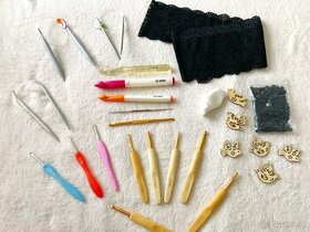 Set jehlic a háčků na háčkování a pletení