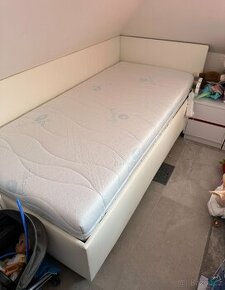 Zvýšená čalouněná postel s úložným prostorem Ryana, 90x200