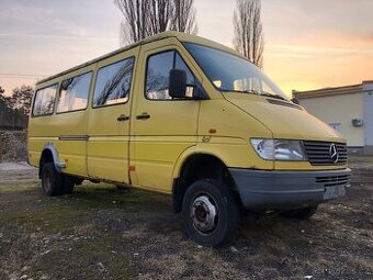 Mercedes Benz 412D 4x4  celek na Dily rok 99