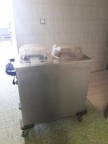 Ohřivací vozik na talire