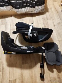 Maxi Cosi Pebble 360 včetně otocne báze 2022 Essential Black