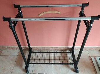 Pojízdný a nastavitelný stojan na oblečení - 1