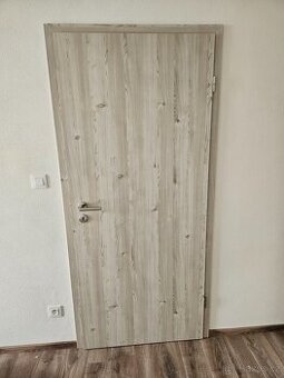 Interiérové dveře se zárubněmi - levé - 80tky