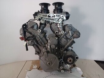 KTM LC8 950 - MOTOR KOMPLETNÍ + MOTOR NA DÍLY