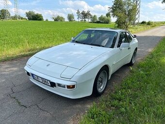 Porsche 944