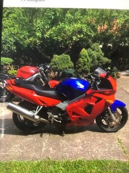 Honda VFR 800 FI dva kusy