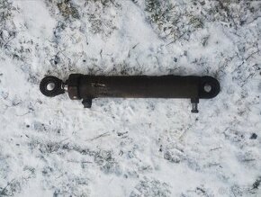 Pomocny pist hydrauliky zetor 7245, 7745, a pod