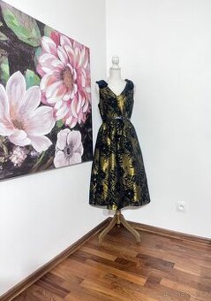 Nádherné koktejlové midi šaty Naf Naf