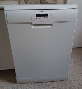 Prodám volně stojící myčku 60 cm - AEG F56322W0