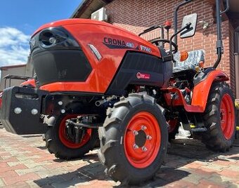 traktor / malotraktor s výkonem 26 koní, 4x4 na SPZ