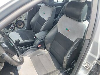 Škoda Octavia II RS combi interiér