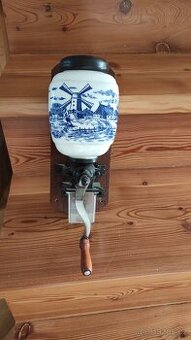 Nástěnný porcelánový mlýnek