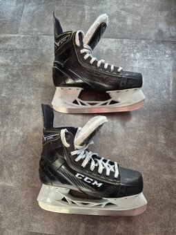 Brusle CCM SUPERTACKS velikost 38,5