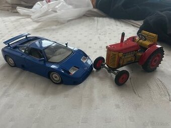 Plechový traktůrek + Bugatti burago