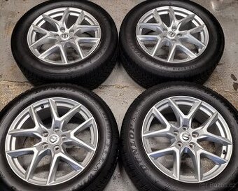 VOLVO XC60: II generace,alu 18', zimní Dunlop 8-9