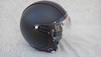 Otevřená stylová helma na motorku. Styl café-racer. Nová