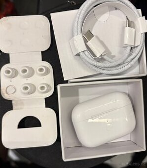 Apple AirPods Pro (2. generace) s MagSafe pouzdrem (USB-C)