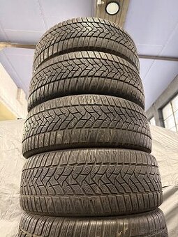 prodám zimní 215/55/17 Dunlop