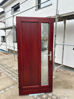 Prodám dřevěné vchodové dveře 90 L