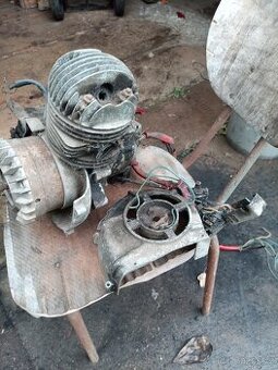 Motor ze skůtr Manet?