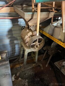 Kamenný šrotovník